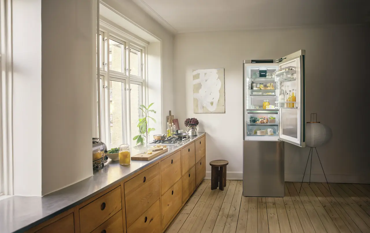CBNstb 579i peak BioFresh NoFrost Fridge-freezer with BioFresh